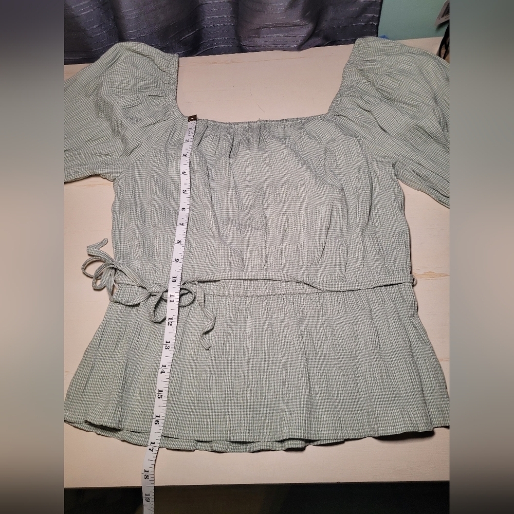 Before you puff shoulders, blouse size medium - Picture 8 of 8